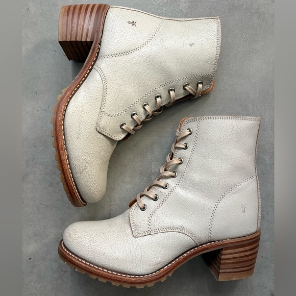 FRYE Sabrina 6G Lace Up Boots - Picture 12 of 16